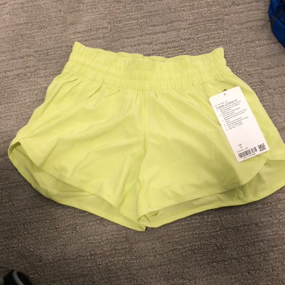 🔥SOLD🔥NWT lululemon tracker shorts 6
